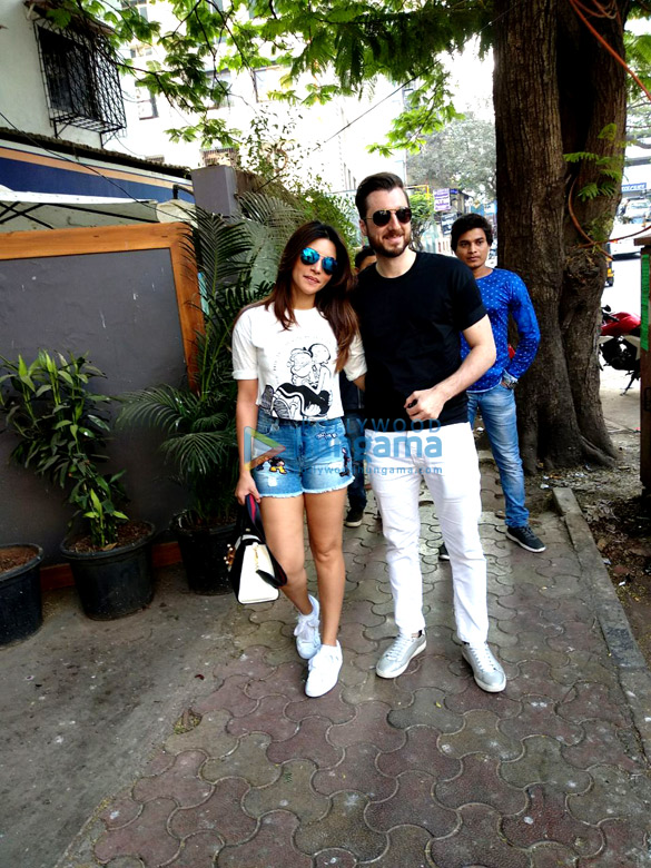 shama sikander snapped with her boyfriend in mumbai 2
