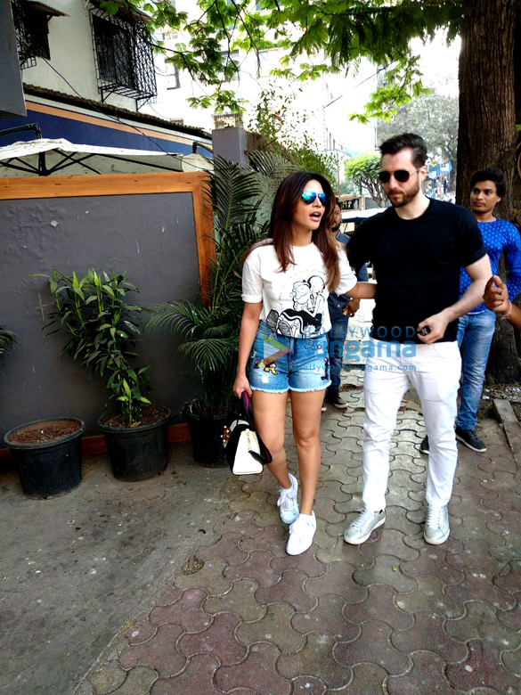 shama sikander snapped with her boyfriend in mumbai 3