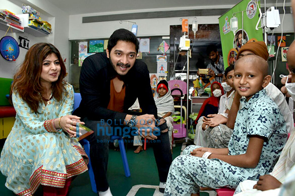 shreyas talpade and deepti talpade celebrate valentines day with kids of tata memorial hospital mumbai 1