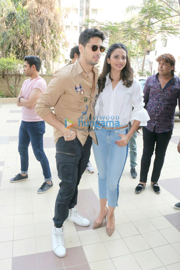 sidharth malhotra attends the launch of carnival cinema lounge in andheri 2