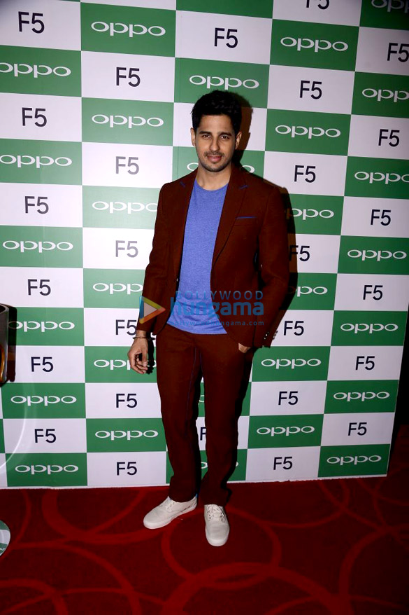 sidharth malhotra graces the launch of the oppo f5 phone 5