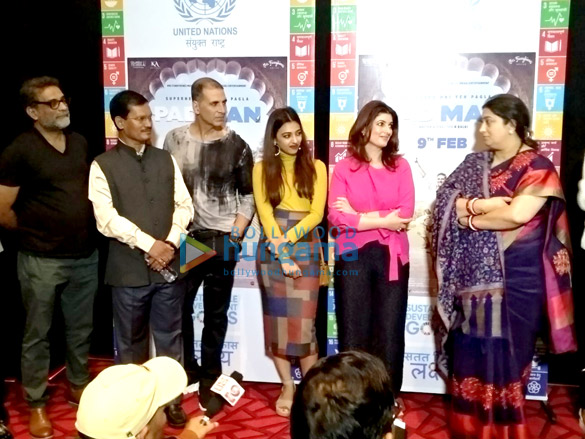smriti irani snapped at akshay kumars special screening of pad man for the ib ministry 1