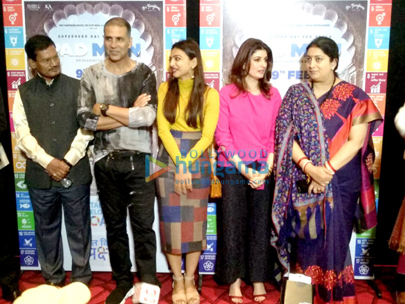 smriti irani snapped at akshay kumars special screening of pad man for the ib ministry 4