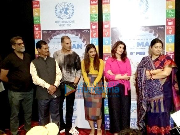 smriti irani snapped at akshay kumars special screening of pad man for the ib ministry 6