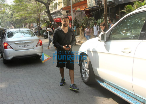 soha ali khan and kunal kemmu snapped at the kitchen garden in bandra 3