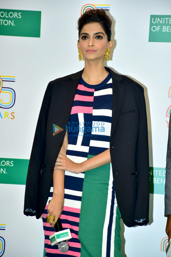 sonam kapoor snapped at the benetton store 6