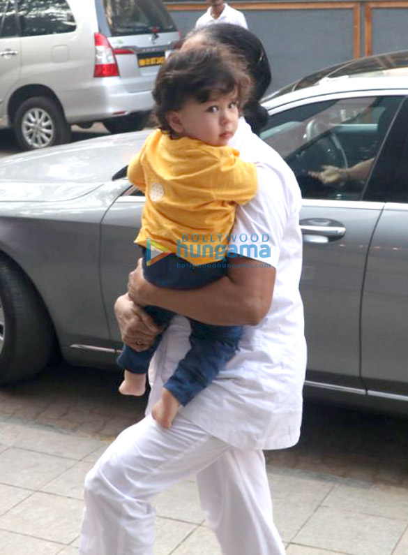 taimur ali khan spotted with his nanny 3