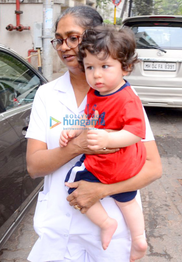 taimur ali khan spotted with his nanny in bandra 4