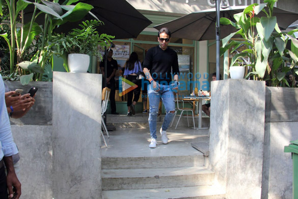 tusshar kapoor spotted at the kitchen garden in bandra 3