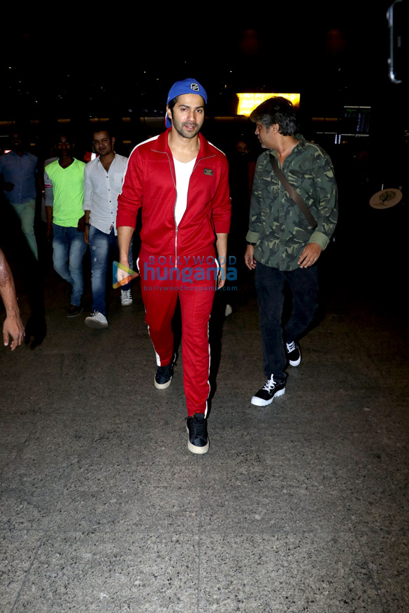 Varun Dhawan, Abhishek Bachchan, Aishwarya Rai Bachchan, Kangana Ranaut and others snapped at the airport