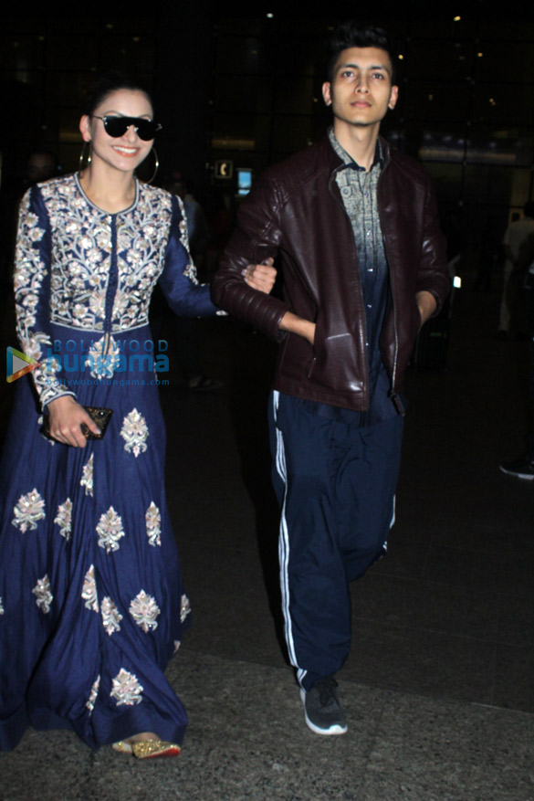 vidya balan sunny leone and others snapped at the airport 1