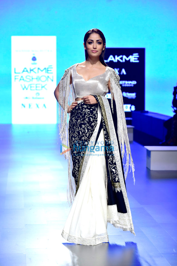yami gautam snapped walking the ramp for manish malhotra at the lakme fashion week 2018 2