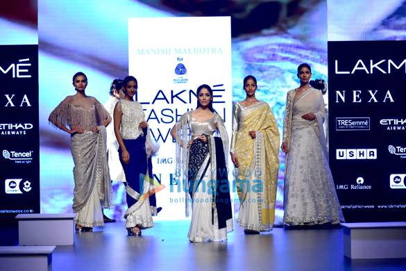 yami gautam snapped walking the ramp for manish malhotra at the lakme fashion week 2018 3