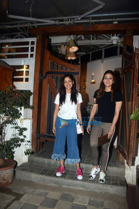 Yami Gautam snapped with her sister in Juhu Yami Gautam snapped with her sister in Juhu