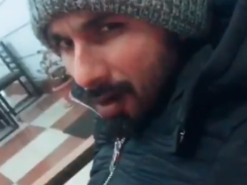 WATCH: Shahid Kapoor rehashes Kaminey dialogues in fun way on sets of Batti Gul Meter Chalu WATCH: Shahid Kapoor rehashes Kaminey dialogues in fun way on sets of Batti Gul Meter Chalu