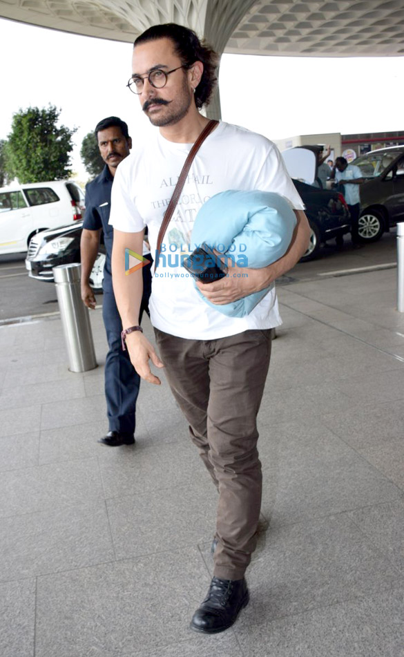 aamir khan shruti haasan athiya shetty and others snapped at the airport 098