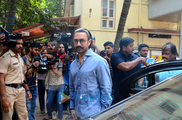 aamir khan snapped at a book launch in bandra 2