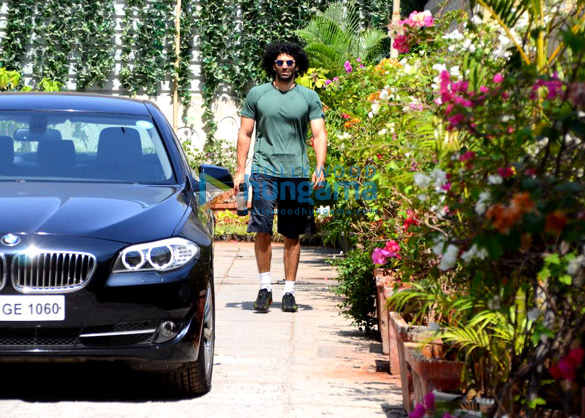 Aditya Roy Kapur and Sidharth Malhotra snapped at the gym in Bandra Aditya Roy Kapur and Sidharth Malhotra snapped at the gym in Bandra