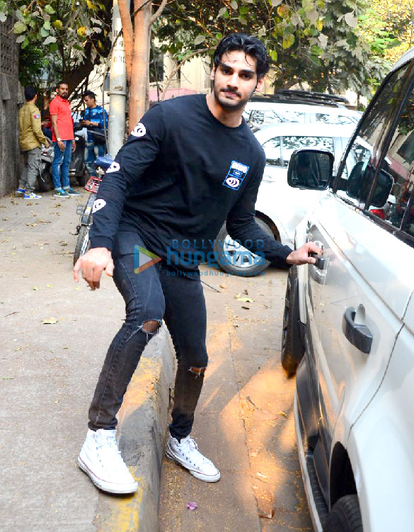 ahan shetty spotted at hakims aalim 1