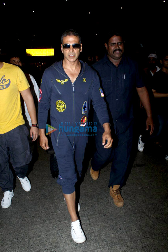 Akshay Kumar and Twinkle Khanna snapped at the airport