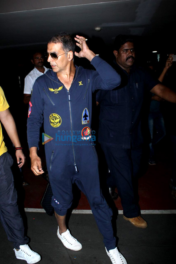 akshay kumar and twinkle khanna snapped at the airport 6