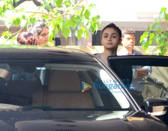 alia bhatt spotted at the gym in bandra 3