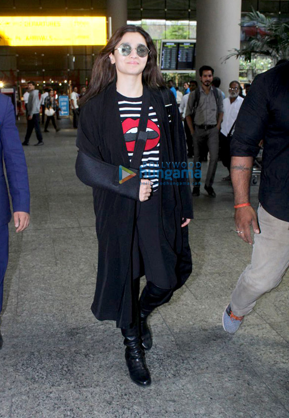 alia bhatt and arjun kanungo snapped at the airport 5