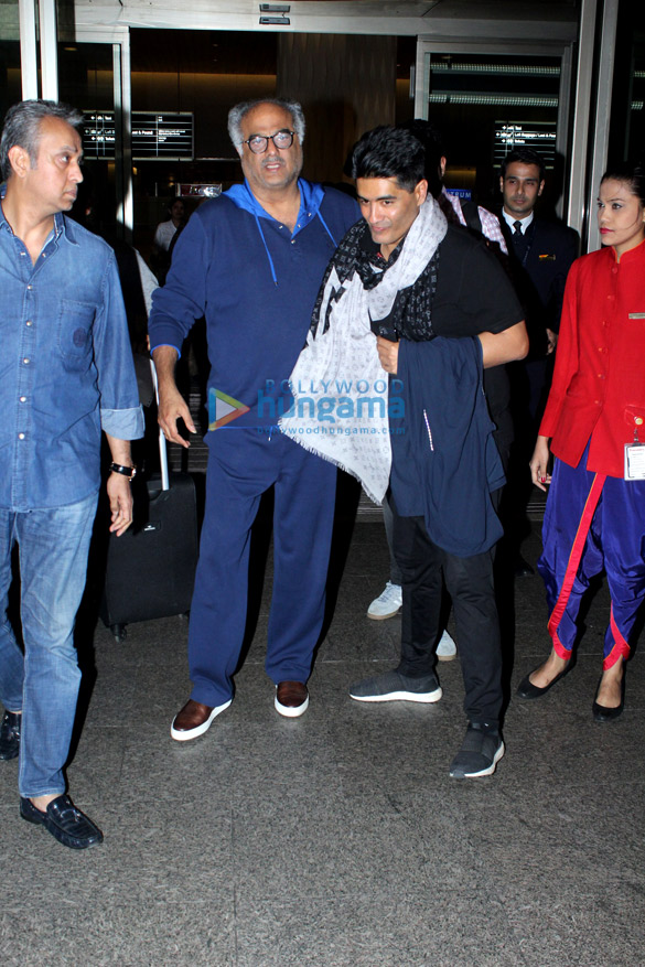 anil kapoor yami gautam and others snapped at the airport 3 2