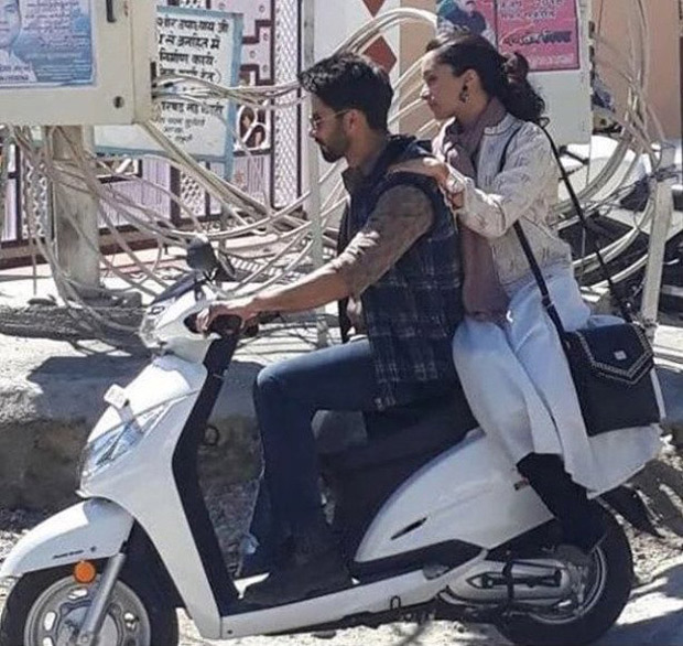 Batti Gul Meter Chalu: Shahid Kapoor and Shraddha Kapoor go on a scooter ride in Tehri Batti Gul Meter Chalu: Shahid Kapoor and Shraddha Kapoor go on a scooter ride in Tehri