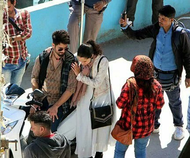 Batti Gul Meter Chalu: Shahid Kapoor and Shraddha Kapoor go on a scooter ride in Tehri Batti Gul Meter Chalu: Shahid Kapoor and Shraddha Kapoor go on a scooter ride in Tehri