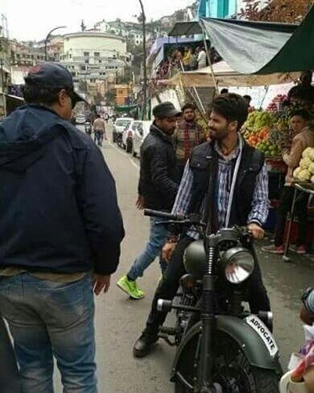 Batti Gul Meter Chalu: Shahid Kapoor and Shraddha Kapoor go on a scooter ride in Tehri Batti Gul Meter Chalu: Shahid Kapoor and Shraddha Kapoor go on a scooter ride in Tehri