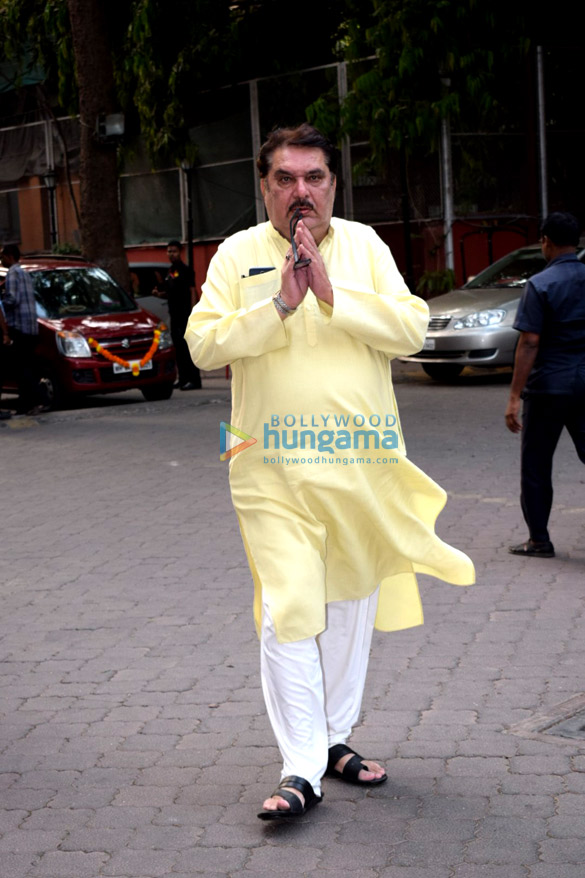 bollywood celebs attend narendra jhas prayer meet 4