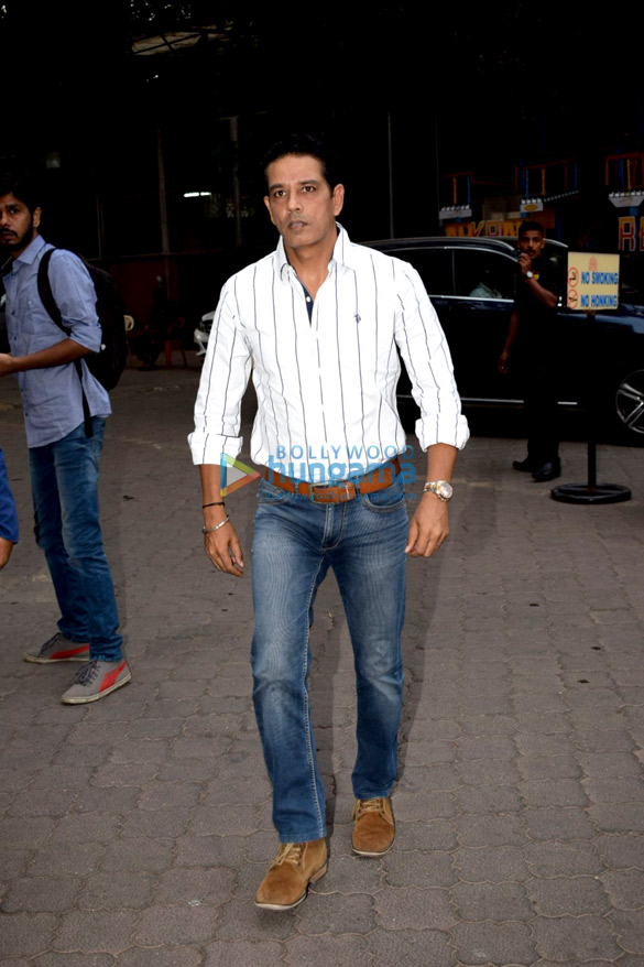 bollywood celebs attend narendra jhas prayer meet 5