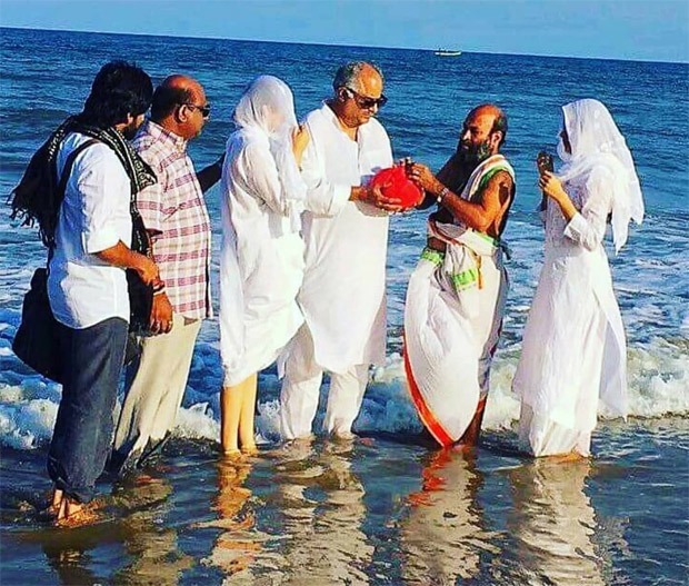 Boney Kapoor, daughters Janhvi Kapoor and Khushi Kapoor immerse Sridevi’s ashes in Rameswaram 
