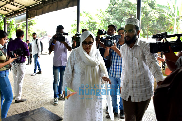 celebs attend the funeral of veteran actress shammi 2