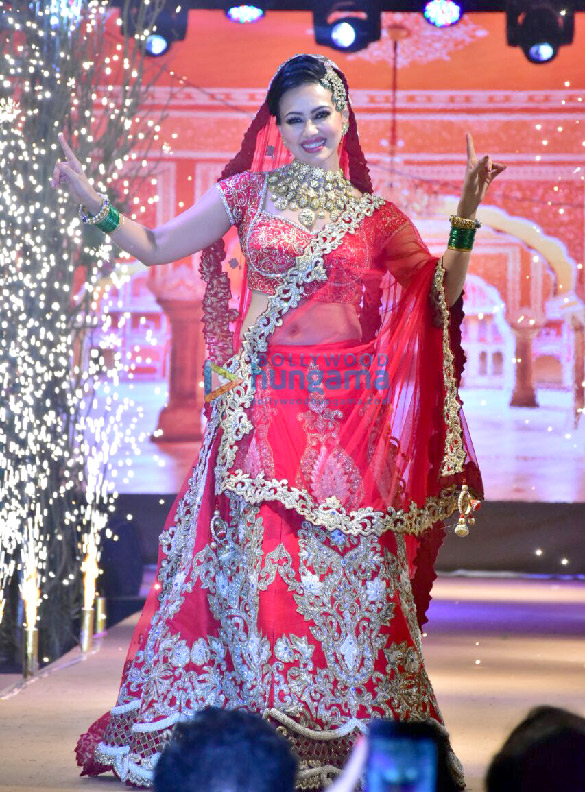 celebs grace the archana kochhars fashion show at merchant wedding show 5