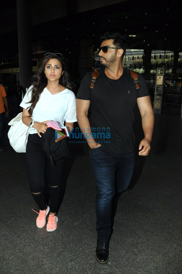 deepika padukone yami gautam and others snapped at the airport5 3