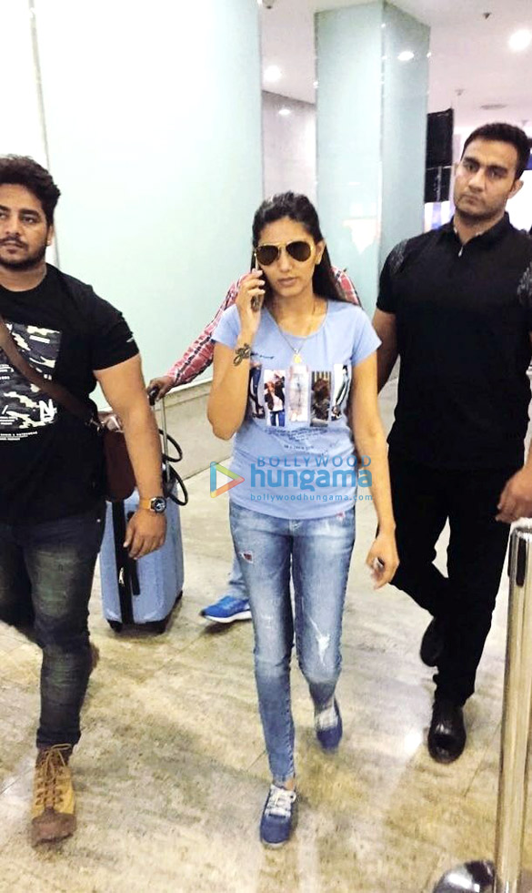 deepika padukone yami gautam and others snapped at the airport6