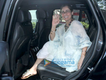Dimple Kapadia spotted at Kromakay salon in Juhu