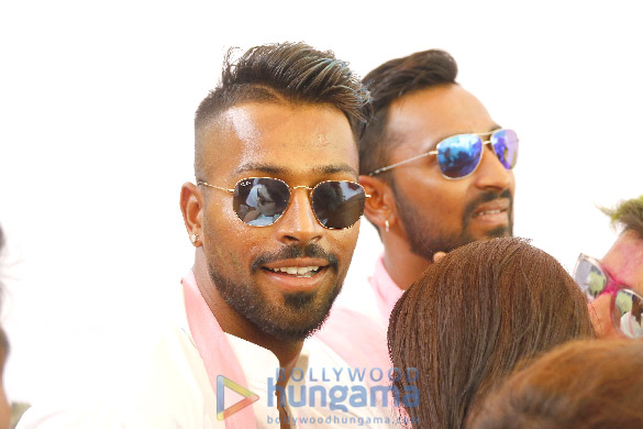 ekta kapoor hardik pandya and others at holi invasion party 2