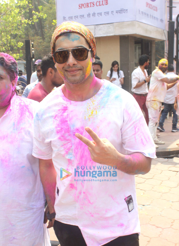ekta kapoor hardik pandya and others at holi invasion party 5