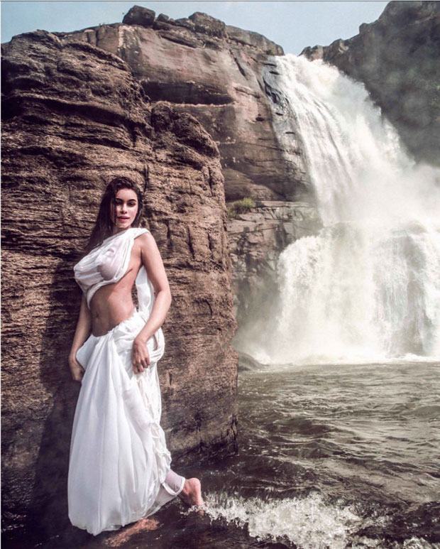 HOT: Kya Kool Hain Hum 3 fame Gizele Thakral's wet saree evokes Ram Teri Ganga Maili's Mandakini HOT: Kya Kool Hain Hum 3 fame Gizele Thakral's wet saree evokes Ram Teri Ganga Maili's Mandakini