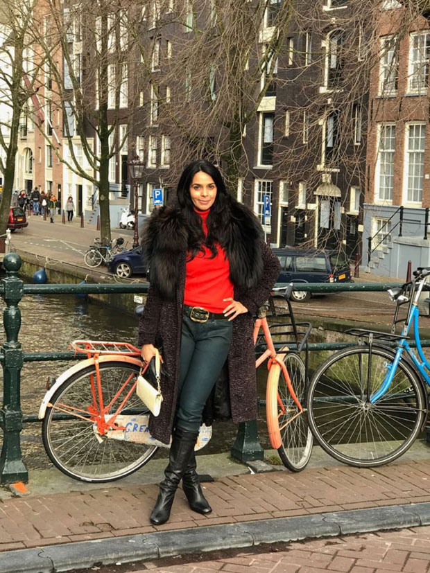Here’s how Mallika Sherawat relived Shah Rukh Khan, Kajol starrer Dilwale Dulhania Le Jayenge Here’s how Mallika Sherawat relived Shah Rukh Khan, Kajol starrer Dilwale Dulhania Le Jayenge