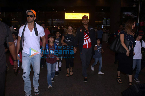 hrithik roshan and zayed khan snapped at the airport 1