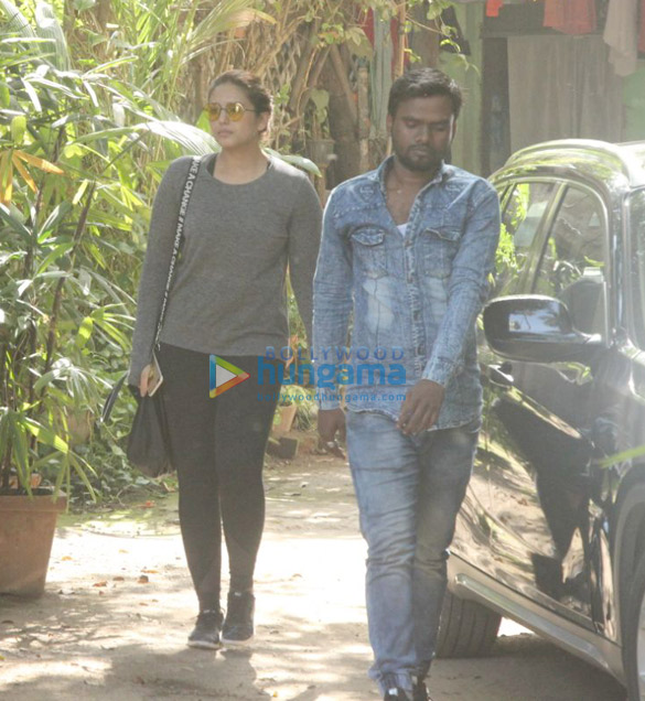 huma qureshi snapped in bandra 8