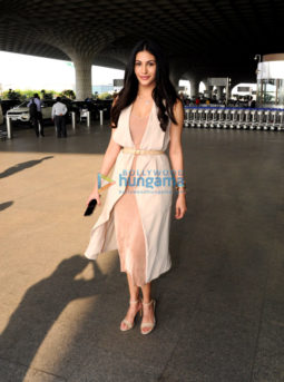 Ileana D’Cruz, Karisma Kapoor, Huma Qureshi and others snapped at the airport