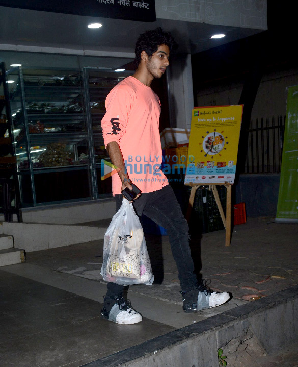 ishaan khatter snapped in juhu 2