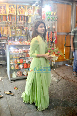 Ishita Raj Sharma visits Siddhivinayak temple after Sonu Ke Titu Ki Sweety's success