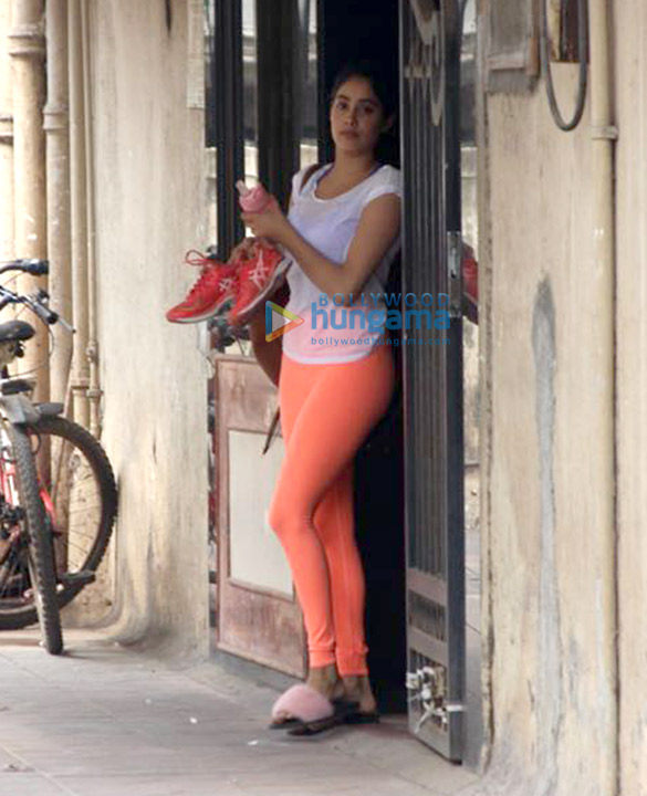 janhvi kapoor snapped at the gym 2 4