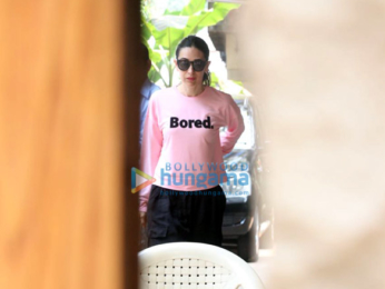 Kareena Kapoor Khan and Karisma Kapoor spotted at Bandra